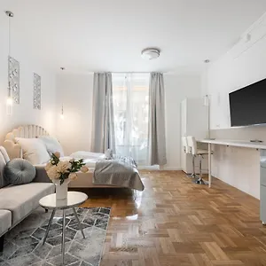  Apartment D71 - Central Cozy Suite, Best Location By Bqa